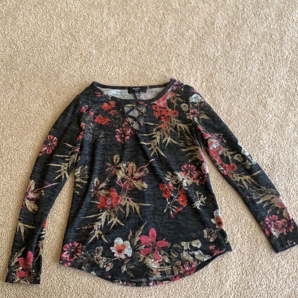Cute top brand NAÏF in good condition